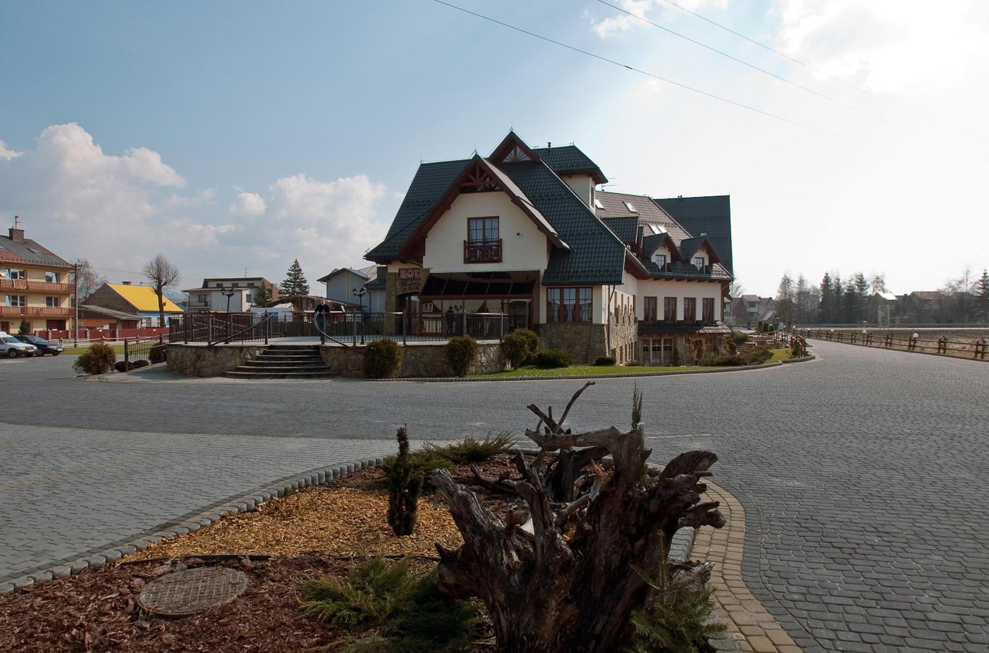Skalny Dworek Nowy Targ Esterno foto